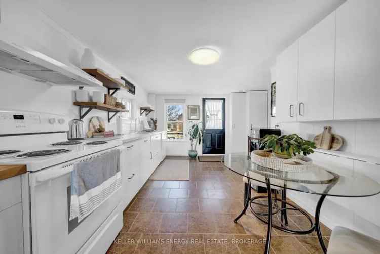 Hillier Home near Vineyards and Beaches Updated Systems Private Yard Bunkie