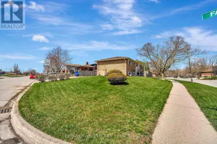 3 1 Bed 2 Bath Raised Brick Bungalow Large Corner Lot