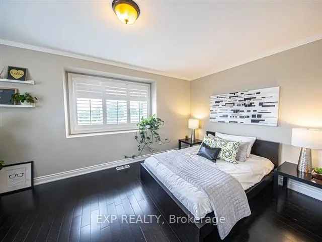 Townhouse For Rent in Burlington, Ontario