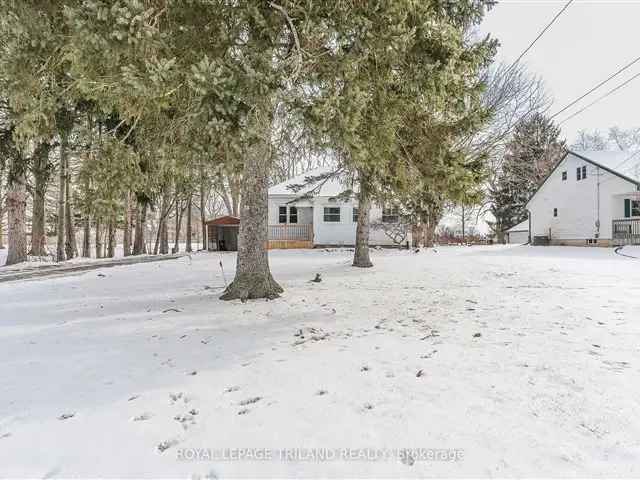 Charming 2-Bedroom Bungalow with Private Backyard Oasis