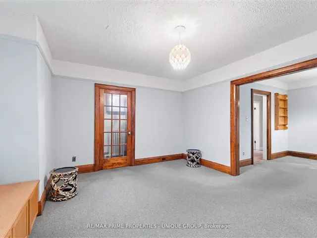 House For Sale in Toronto, Ontario