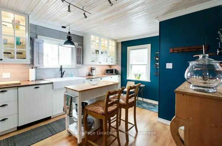 Charming Meaford Home Near Big Head River