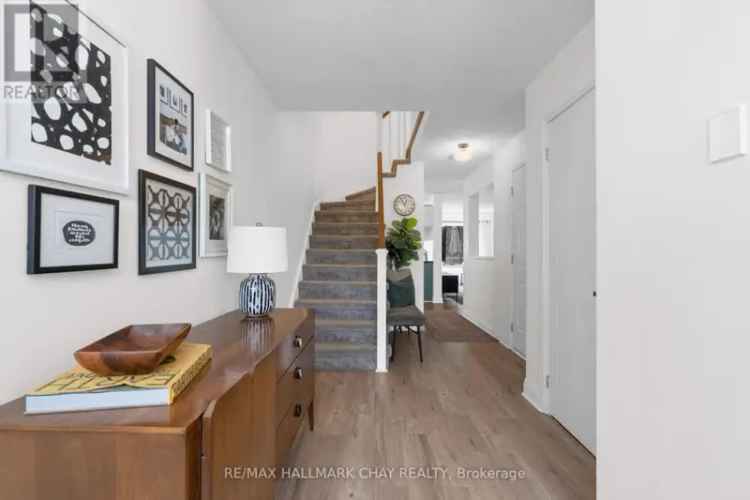 2000sf Renovated Townhome in Barrie's Ardagh Community