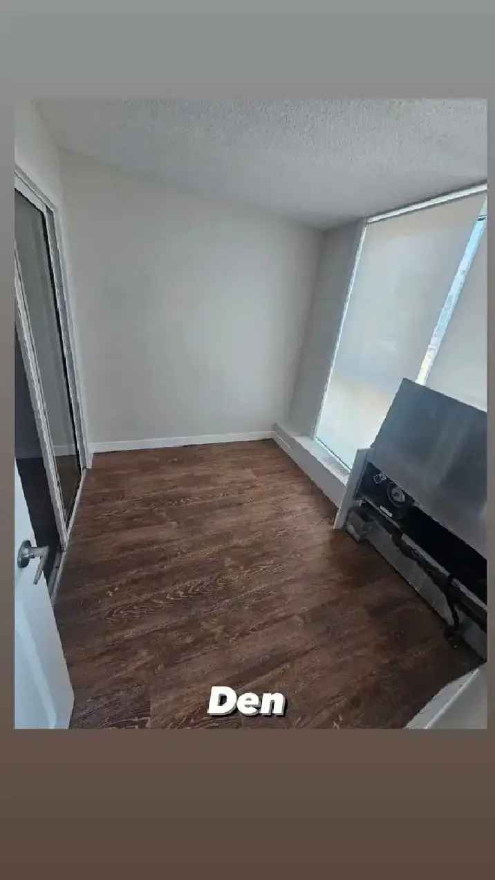 Room for Rent in Downtown Toronto with Lake View for Students and Professionals