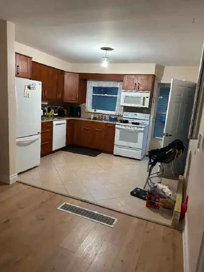 ROOM FOR RENT AT KENNEDY & EGLINTON