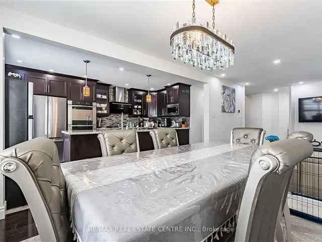 Erin Mills Home: 4 Beds, Gourmet Kitchen, Bonus Room, Great Schools