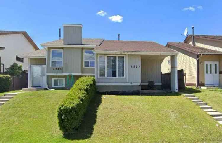 Half Duplex Bungalow with 3 Spacious Bedrooms and Large Deck