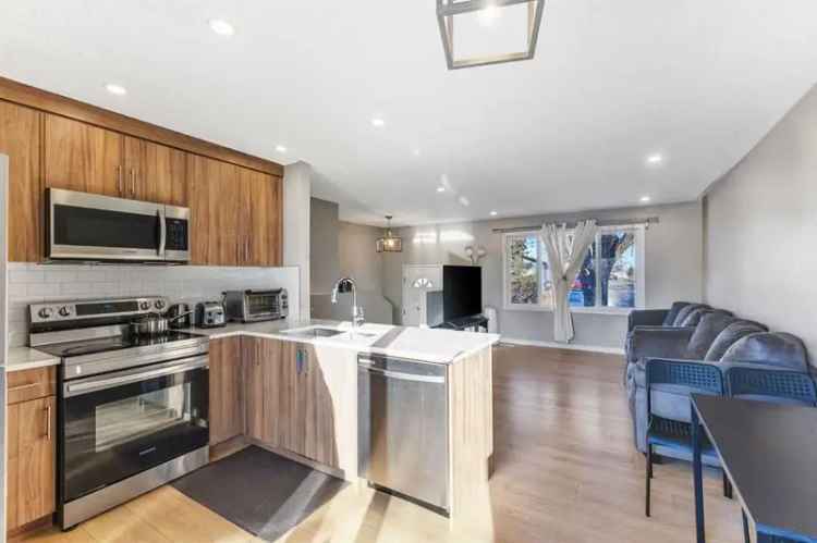 House For Sale in Calgary, Alberta