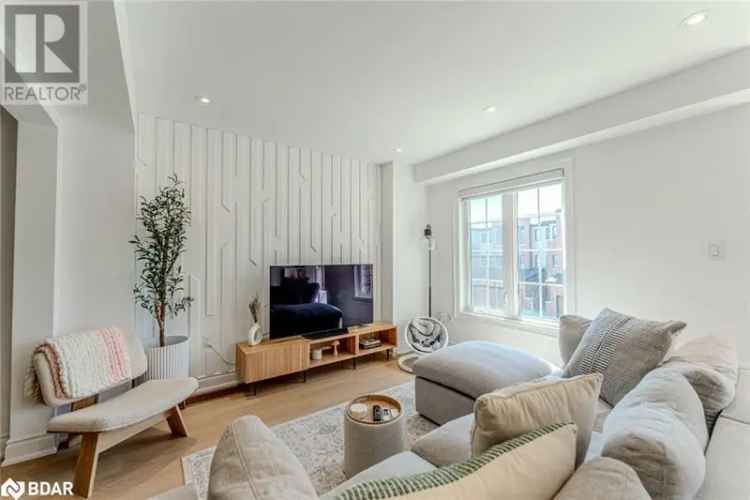Family Friendly Home in Barrie's Innishore