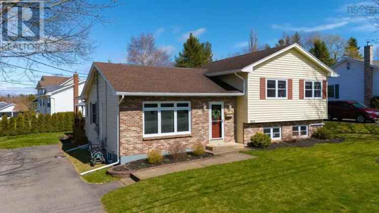 4 Bedroom Family Home in Golf View Subdivision
