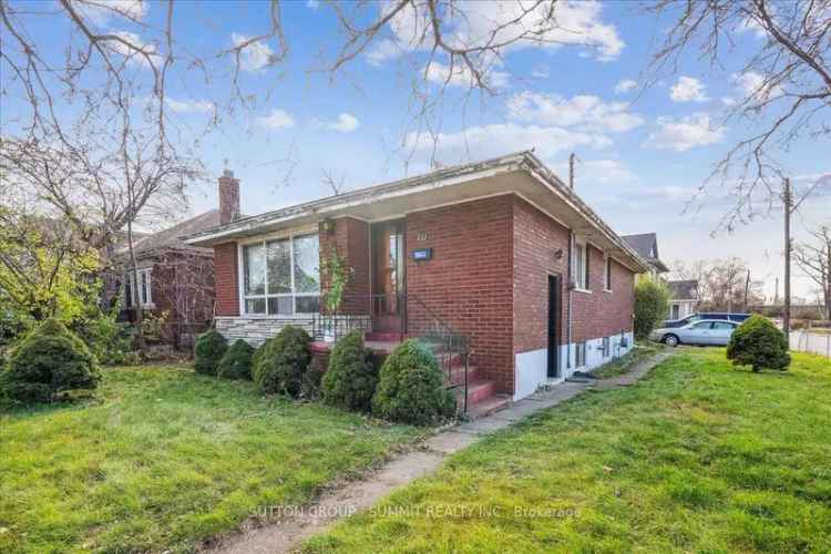 House For Sale in Hamilton, Ontario