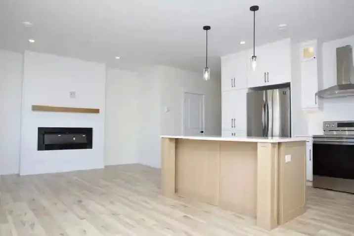 3 Bedroom Townhouse in Stratford