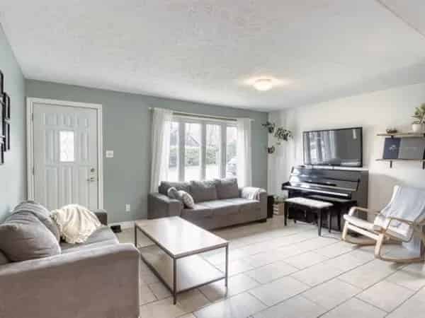 Bungalow for Sale 3 Bedrooms Updated Kitchen and Bathroom