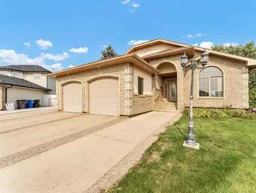 5 Bedroom Walkout Bungalow In South Ridge