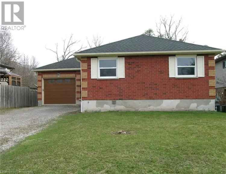 3 Bedroom Simcoe Ranch Home with Conservation Area Views
