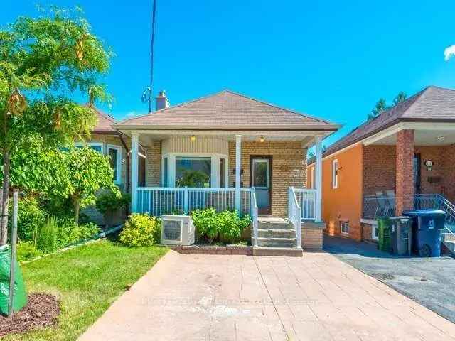 House For Sale in Toronto, Ontario