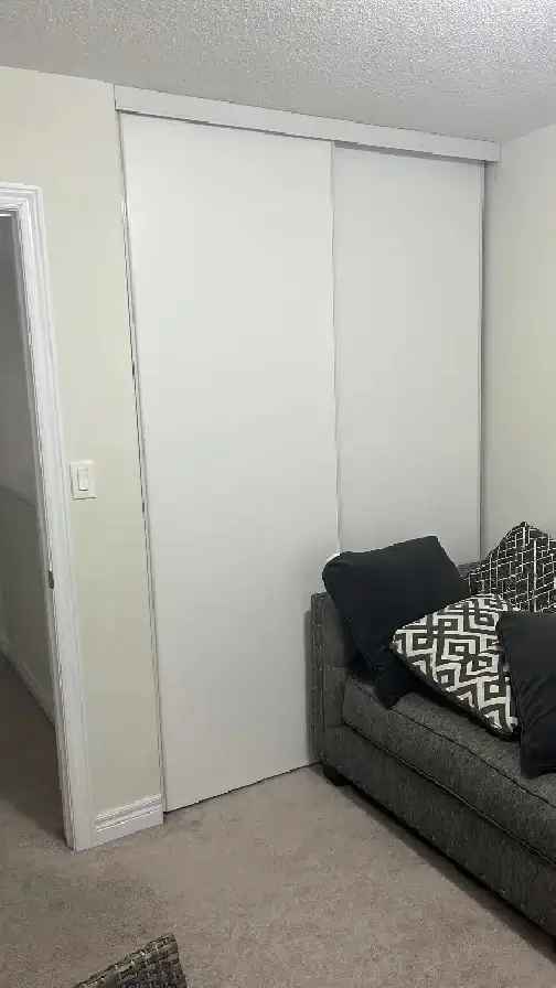 Private room for rent in Pickering