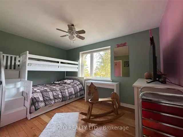 3-Bedroom Raised Bungalow near Cambridge - Updated Kitchen, Large Lot