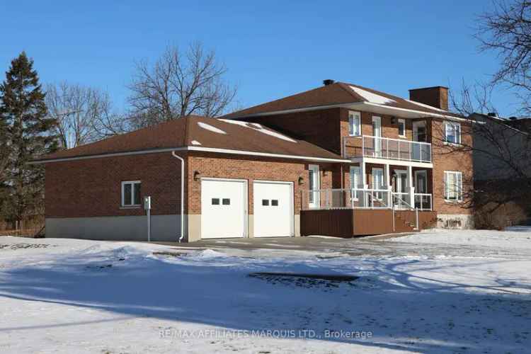 Waterfront Family Home with River Views and Double Garage