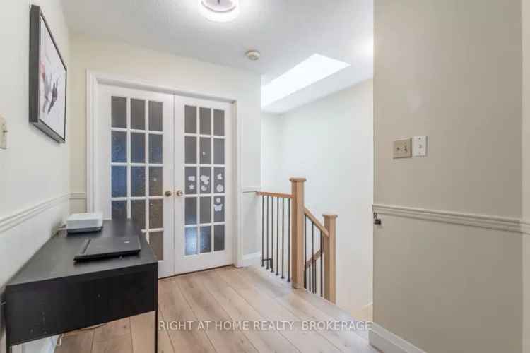 Townhouse For Sale in Oakville, Ontario