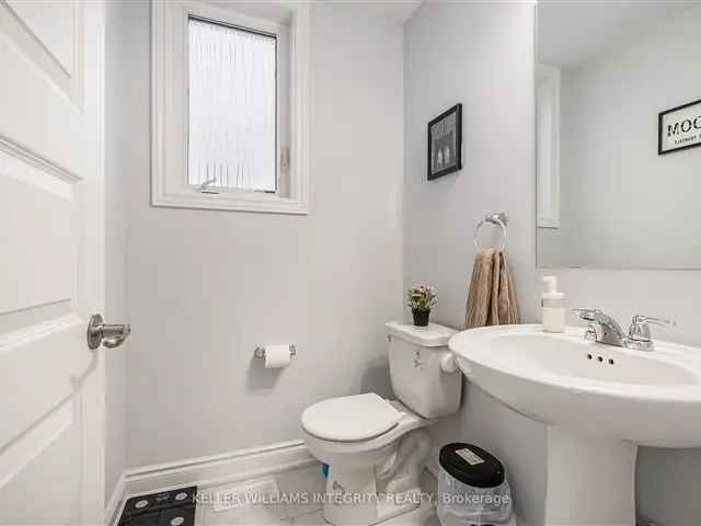 Barrhaven Townhouse 2 Bed 2.5 Bath Den