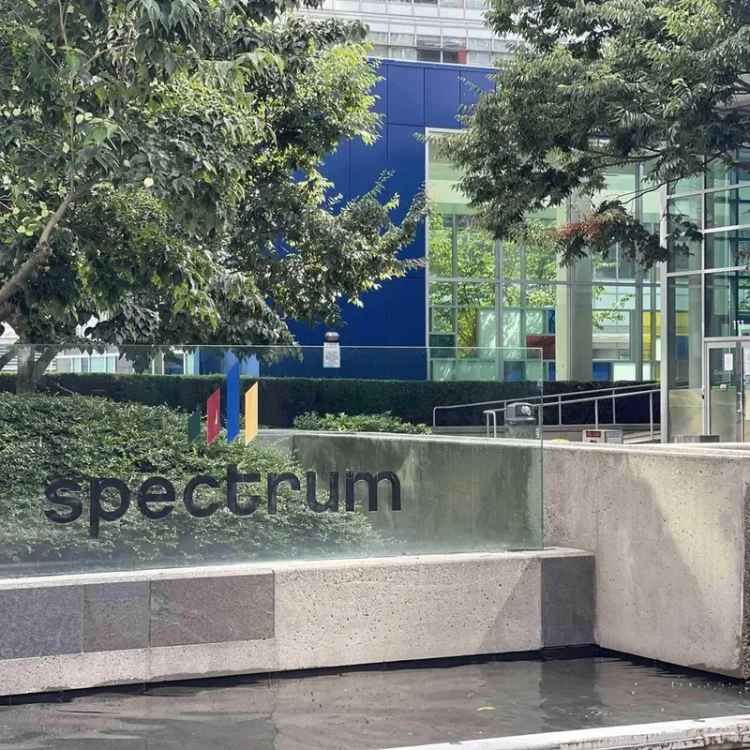 Luxury 2 Bed 2 Bath Corner Unit at SPECTRUM 4 Near Skytrain