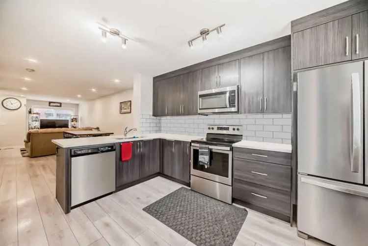 House For Sale in Calgary, Alberta