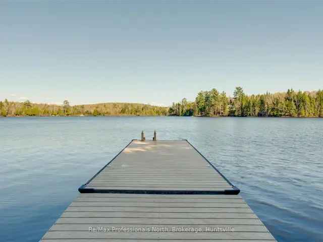 Muskoka Waterfront Cottage: Open Concept Living and Lakeside Serenity