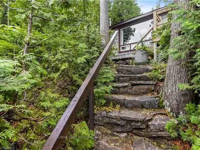 Big Tub Harbour Waterfront Cabin - 132ft Shoreline, Tobermory