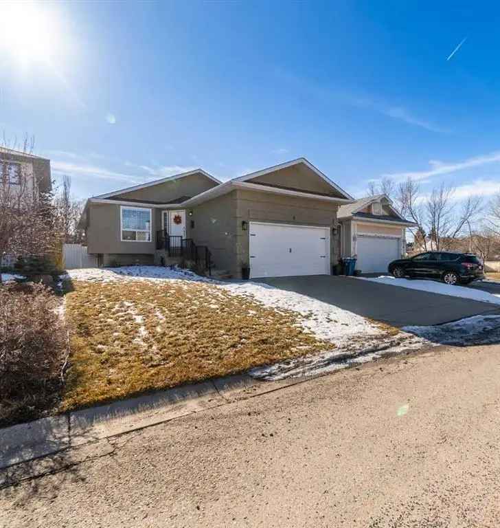 House For Sale in Calgary, Alberta