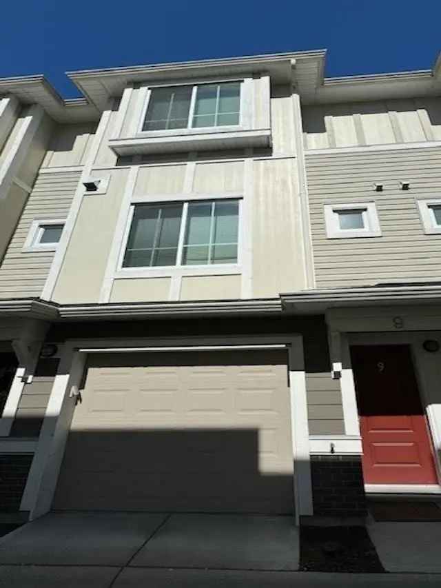 3 Bedroom Townhouse in Central Richmond Near Schools and Amenities