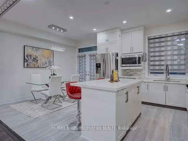 Luxury Custom Detached Home 5-Car Driveway Gourmet Kitchen 4 3 Family Home