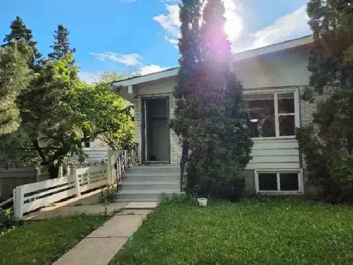 Rent 3 Bedroom Home in Glenora Grovenor Fully Renovated with Garage