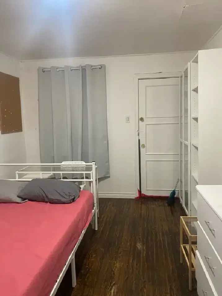 Large room for rent - TTC at door