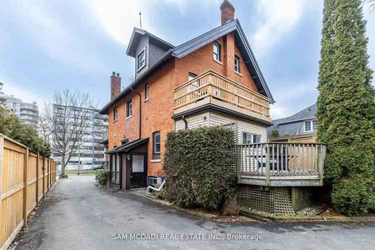 House For Sale in Burlington, Ontario