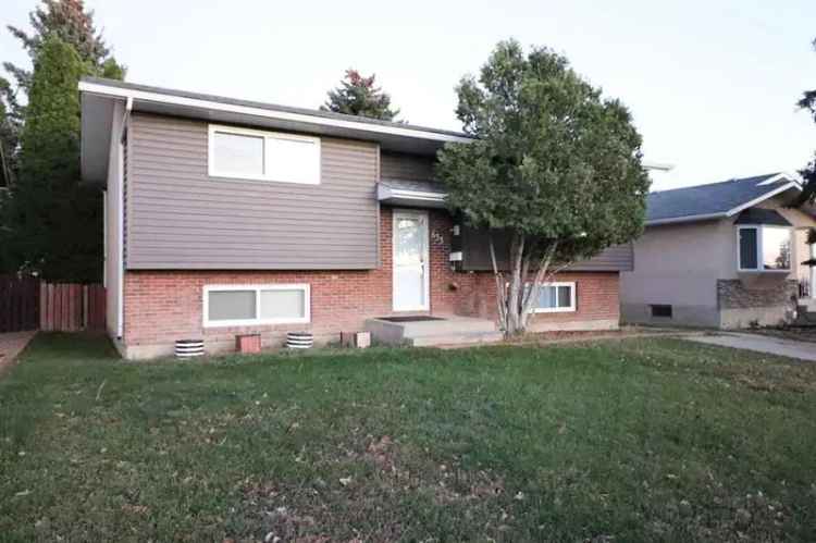 Redcliff Family Home with Huge Heated Garage