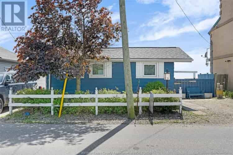 Waterfront Beach House Near Point Pelee National Park