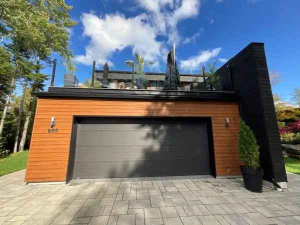Lakefront Contemporary House Saint-Sauveur