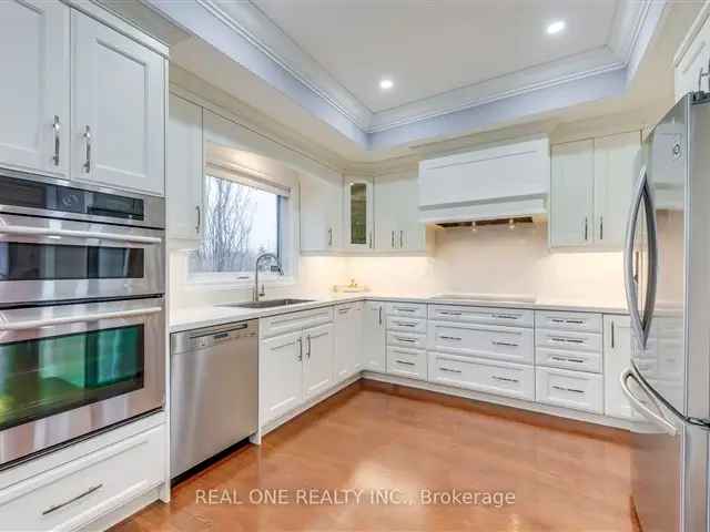 House For Sale in Oakville, Ontario