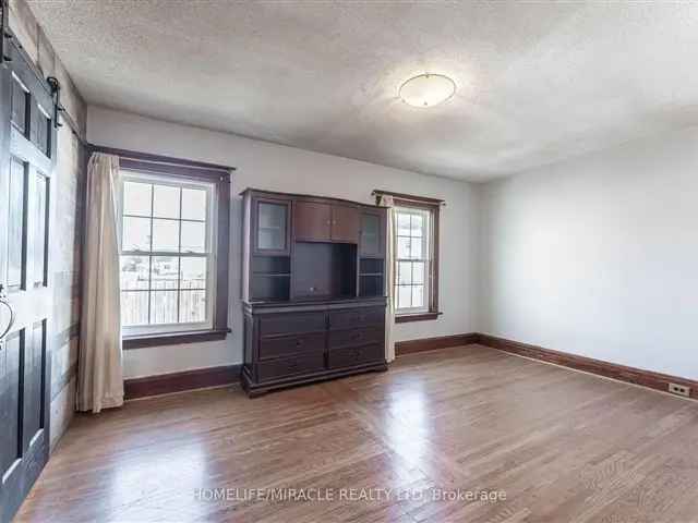 House For Sale in St. Catharines, Ontario