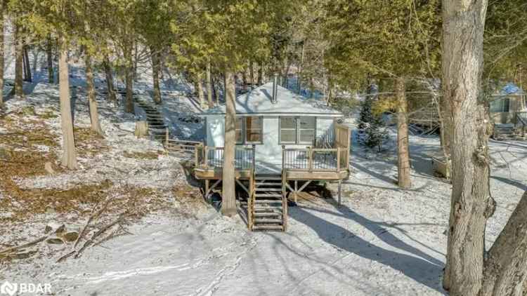 Cozy Waterfront Cottage on Hambly Lake Near Verona