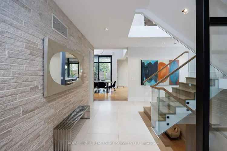 Luxury Home in Lorne Park with Resort-Style Backyard Oasis