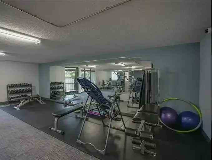 Downtown London Condo 2 Bed 2 Bath Parking