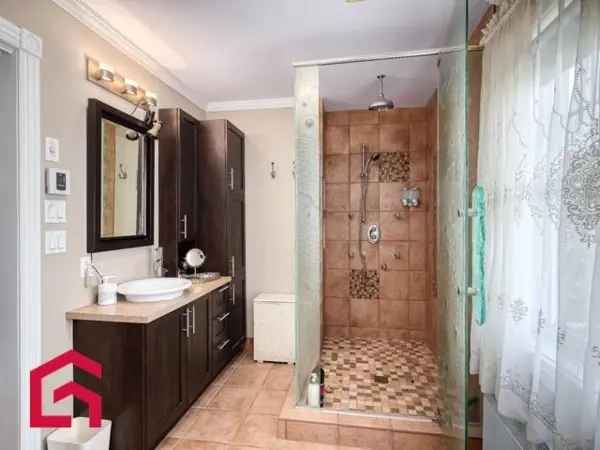 Multigenerational Home for Sale Near St-Laurent River