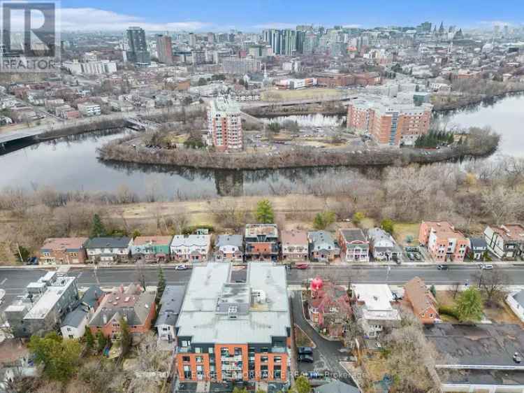 Renovated 3-Bedroom Townhome in Lindenlea New Edinburgh