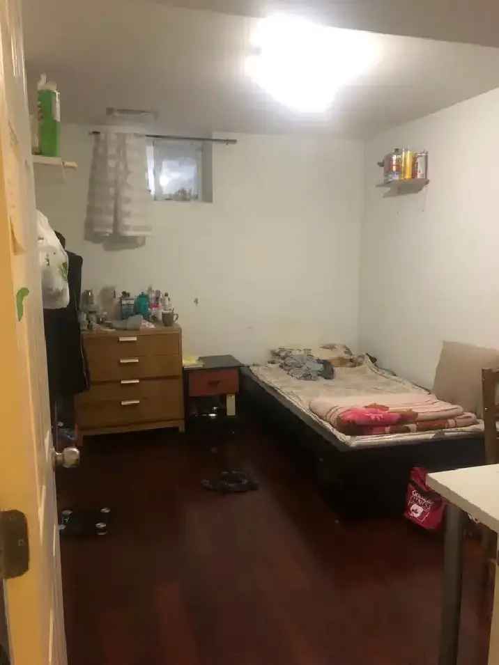 Room for rent in downtown Toronto with shared kitchen and washroom