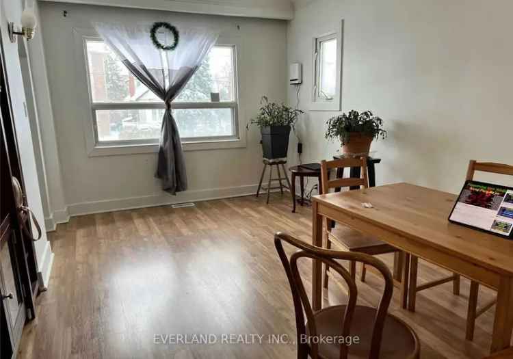 House For Sale in Toronto, Ontario