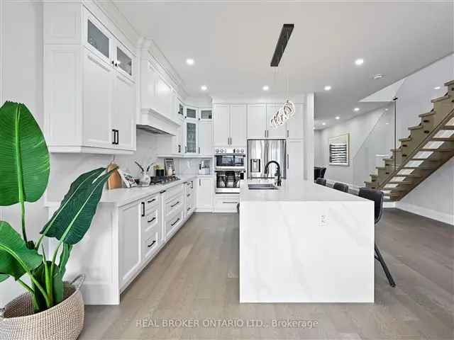 House For Sale in Mississauga, Ontario