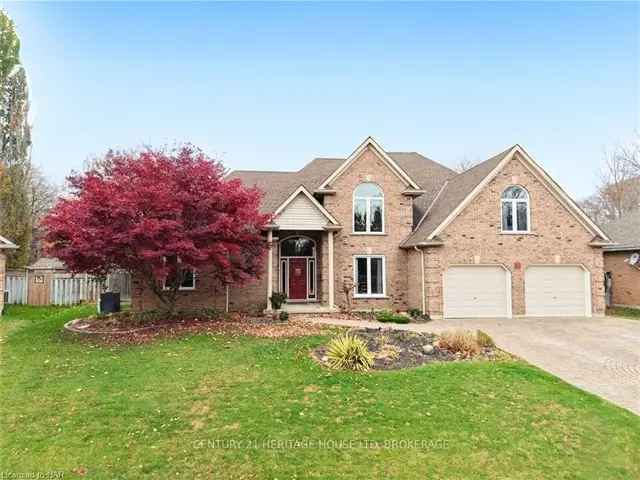 Fonthill Luxury 5-Bedroom Home with Pool and Finished Basement