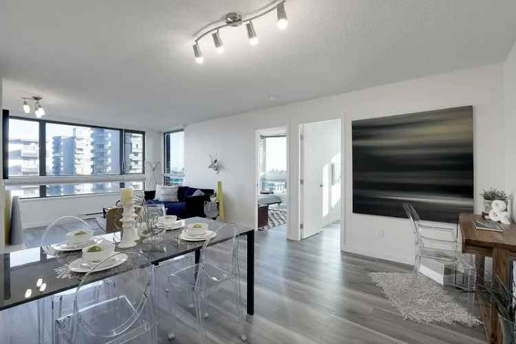 2 Bed+Den Condo near Metrotown - Updated Kitchen & Laundry